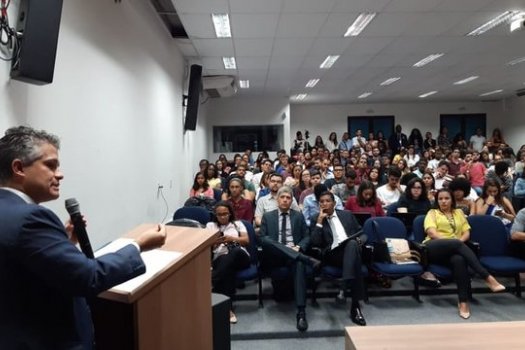 [Fabrício Castro fala sobre desafios da carreira para estudantes da UCSal]